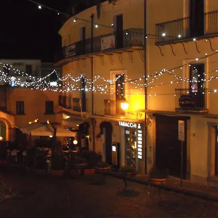 فندق مبيت وإفطار La Piazzetta باولا