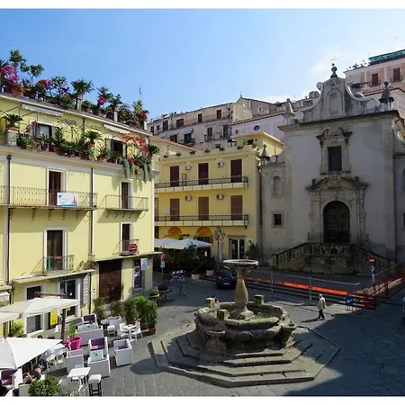 La Piazzetta باولا