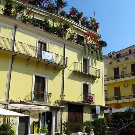 Bed & Breakfast La Piazzetta 4*
