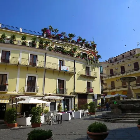 La Piazzetta 4*