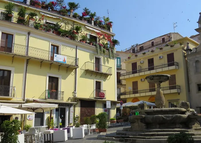 La Piazzetta 4* Paola