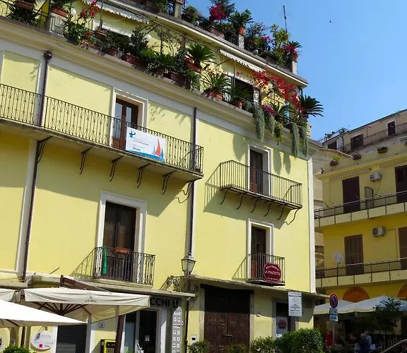 住宿加早餐酒店 小广场住宿加早餐旅馆 4*