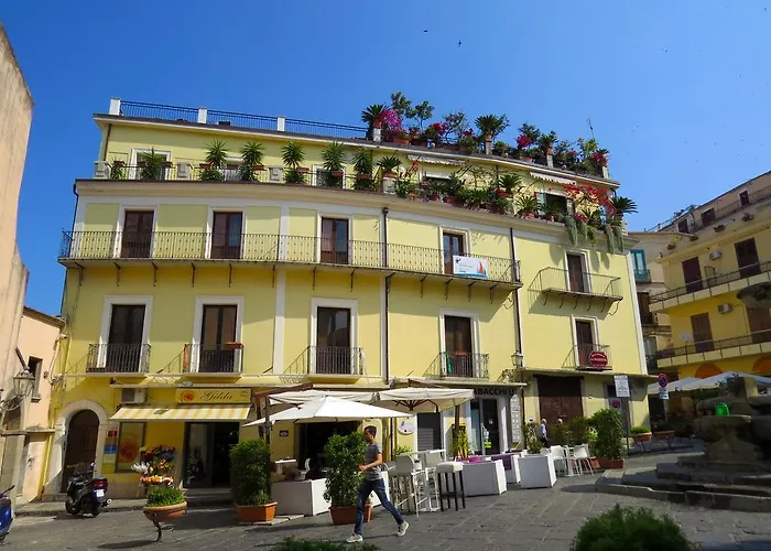 La Piazzetta 4* Paola